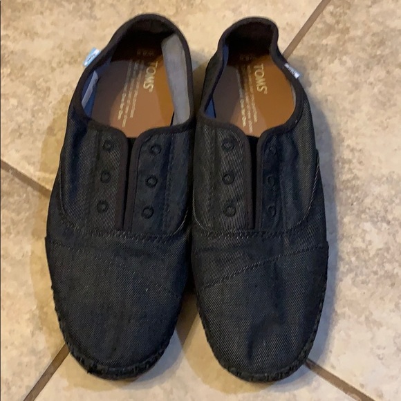 Toms - Picture 1 of 5